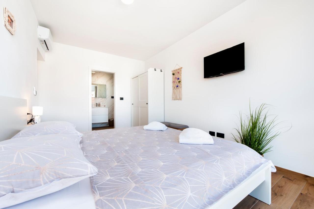 Apartments Sunrise & Sunset Rovinj Exterior photo